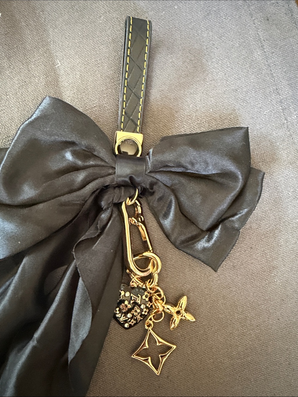 Black Bow Keychain Charm with Gold Accents - Picture 8 of 8